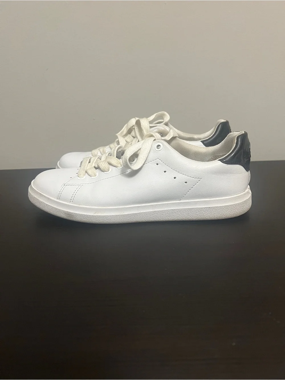 Tory Burch Howell Court Sneaker Size 6.5 White Black Leather Neutral Minimalist